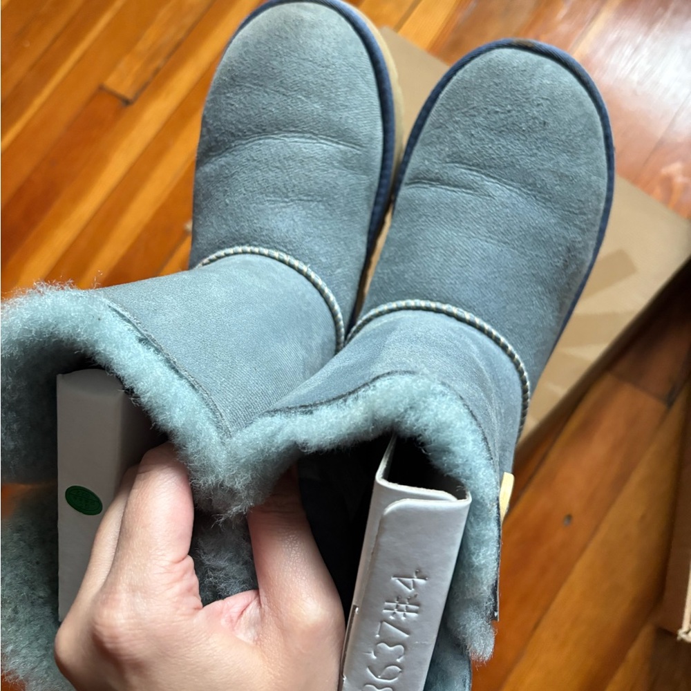 UGGs - Picture 7 of 8